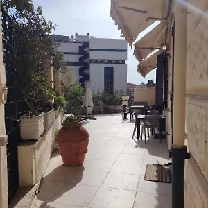 https://domus-aurea-bb-and-suites.it-romehotels.com